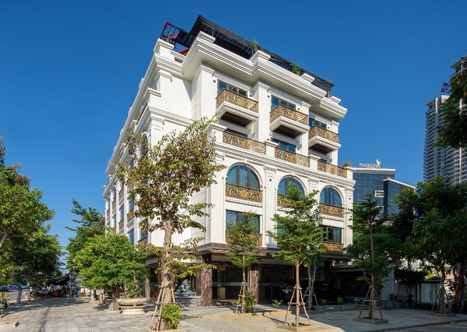 Seven Sea Villa Hotel Apartment - 100m to the beach Apartment hotel in Da Nang