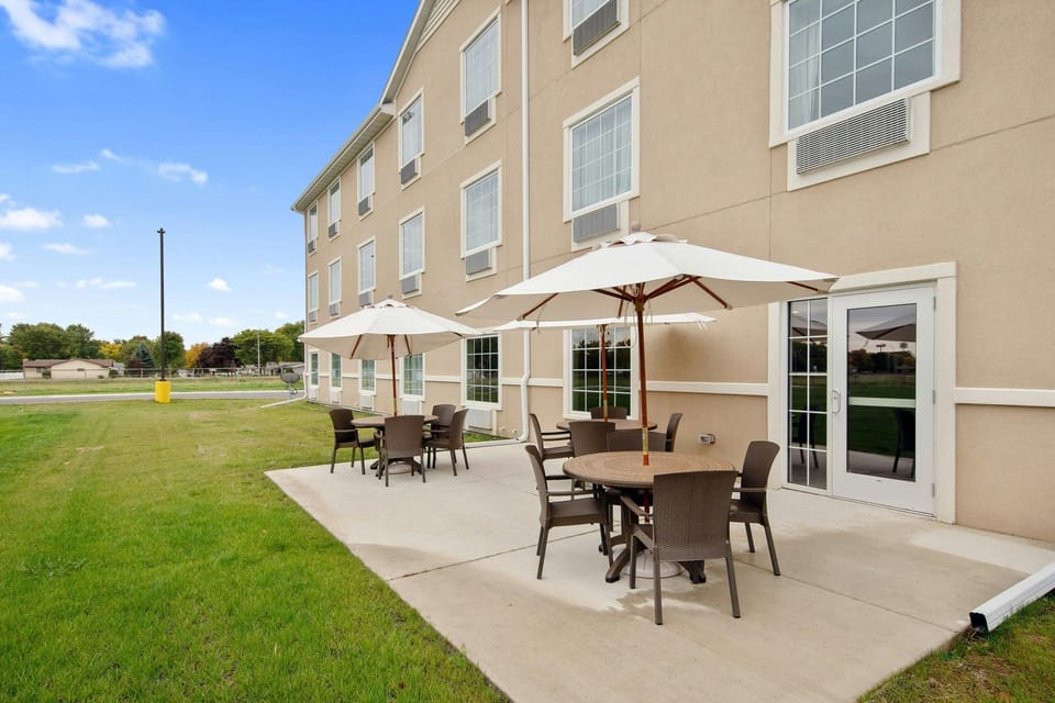 Cobblestone Hotel - Austin Hotel in Minnesota