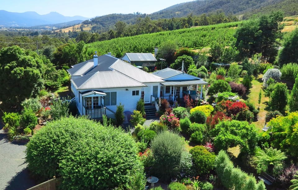 Hillside Bed and Breakfast Hotel in Huonville