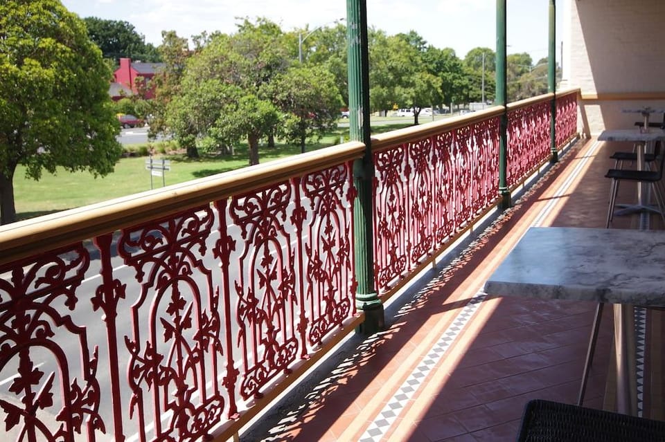 Mitchell River Tavern Hotel in Bairnsdale