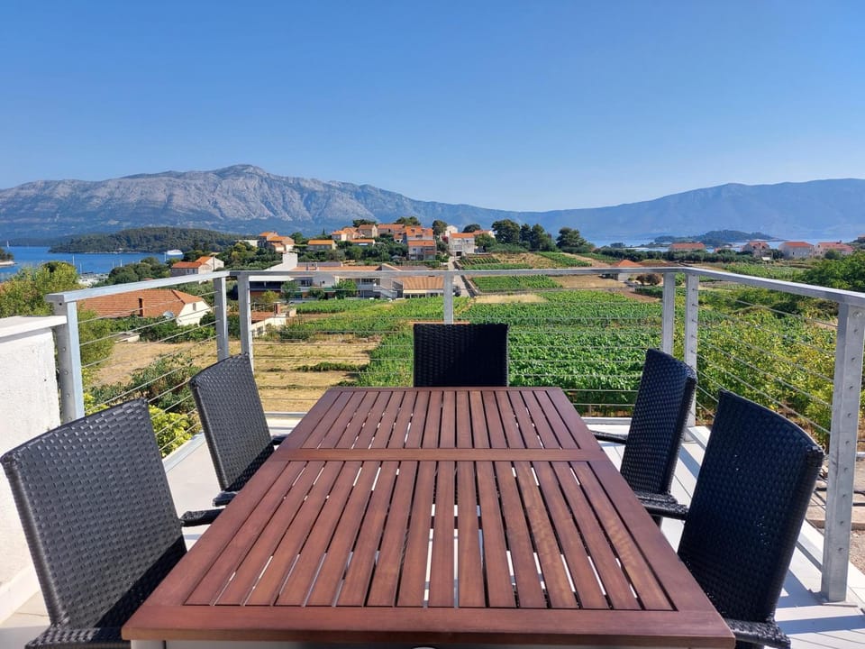 The White House Lumbarda Hotel in Dubrovnik-Neretva County