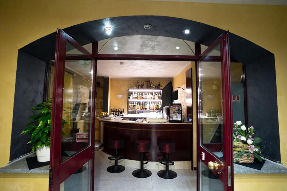 J Hotel Hotel in Piedmont