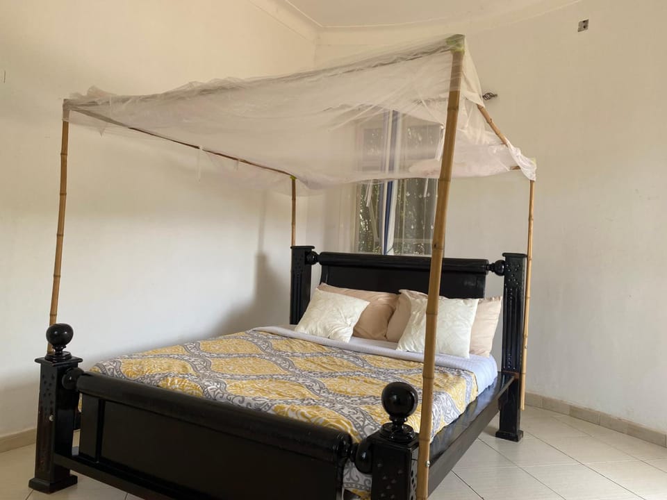 Rafiki Safari Lodge Bwindi Hotel in Uganda