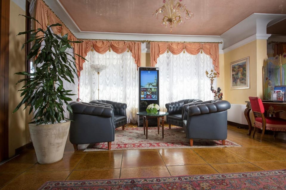 Shared lounge/TV area