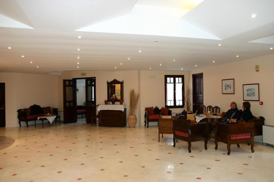 New Haroula Hotel in Thera