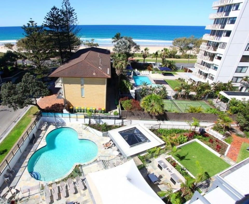 Ocean Royale Apartment hotel in Broadbeach Boulevard