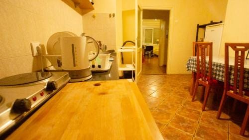 Private cozy room 2 with shared kitchen in appartment Hotel in Belgrade