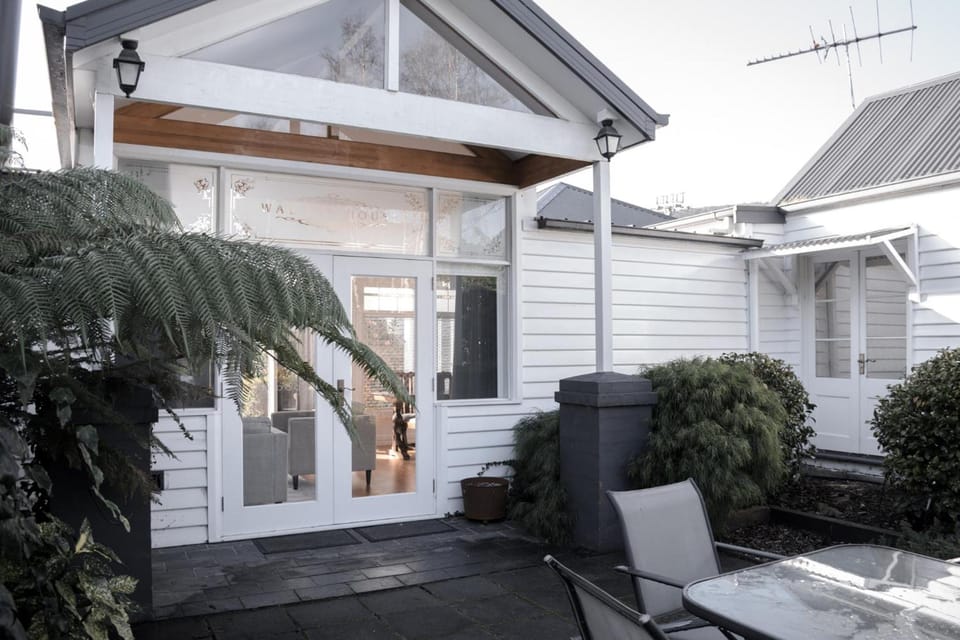 Walton House Hotel in Huonville