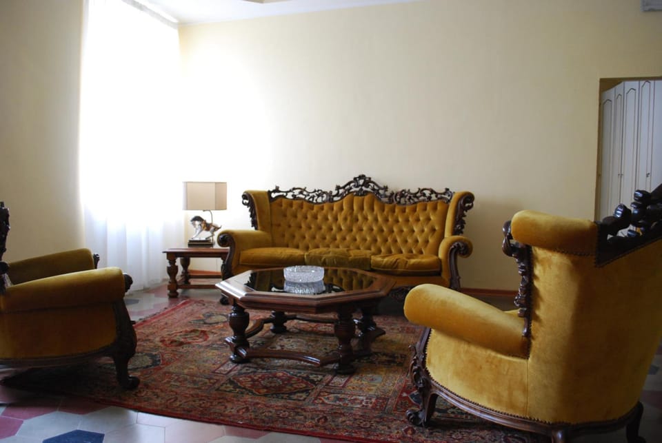 Shared lounge/TV area