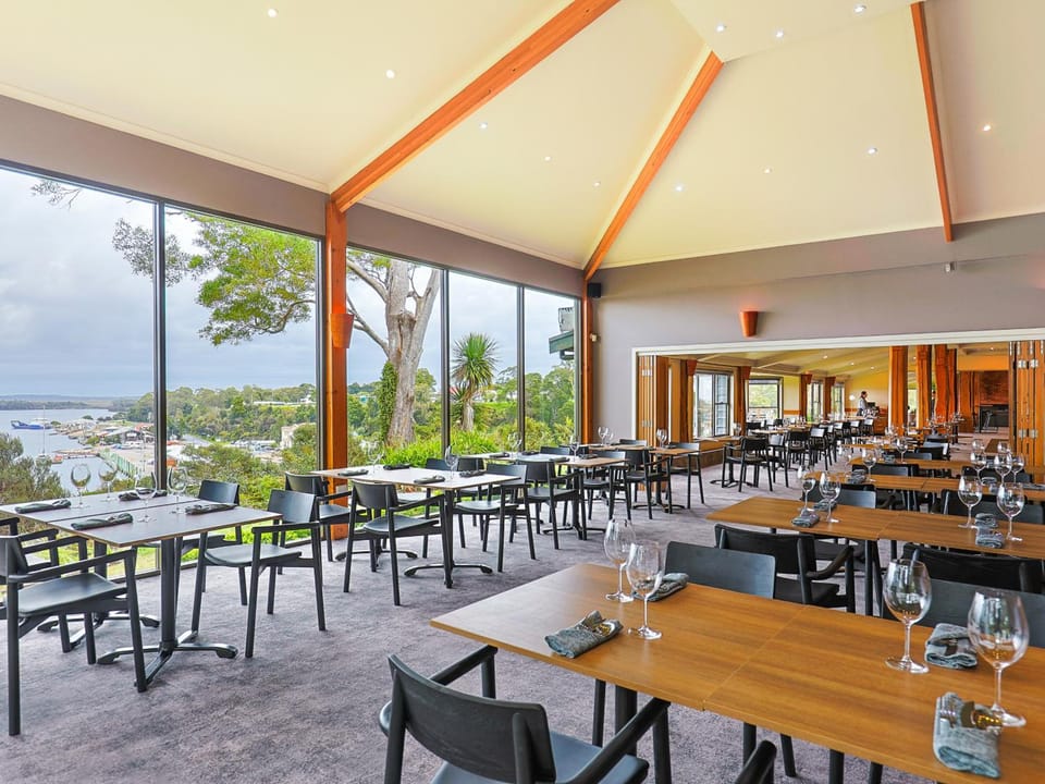 Strahan Village Hotel in Strahan
