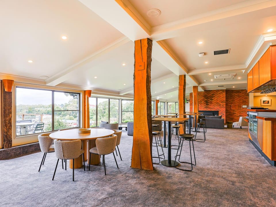 Strahan Village Hotel in Strahan
