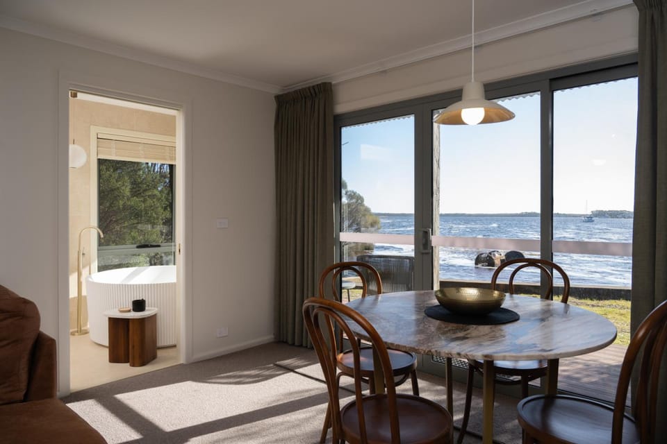 Risby Cove Boutique Hotel Motel in Strahan