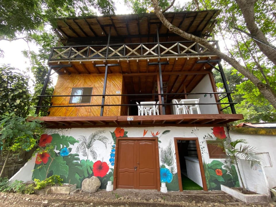 CHECK INN Hotel in Santa Elena Province