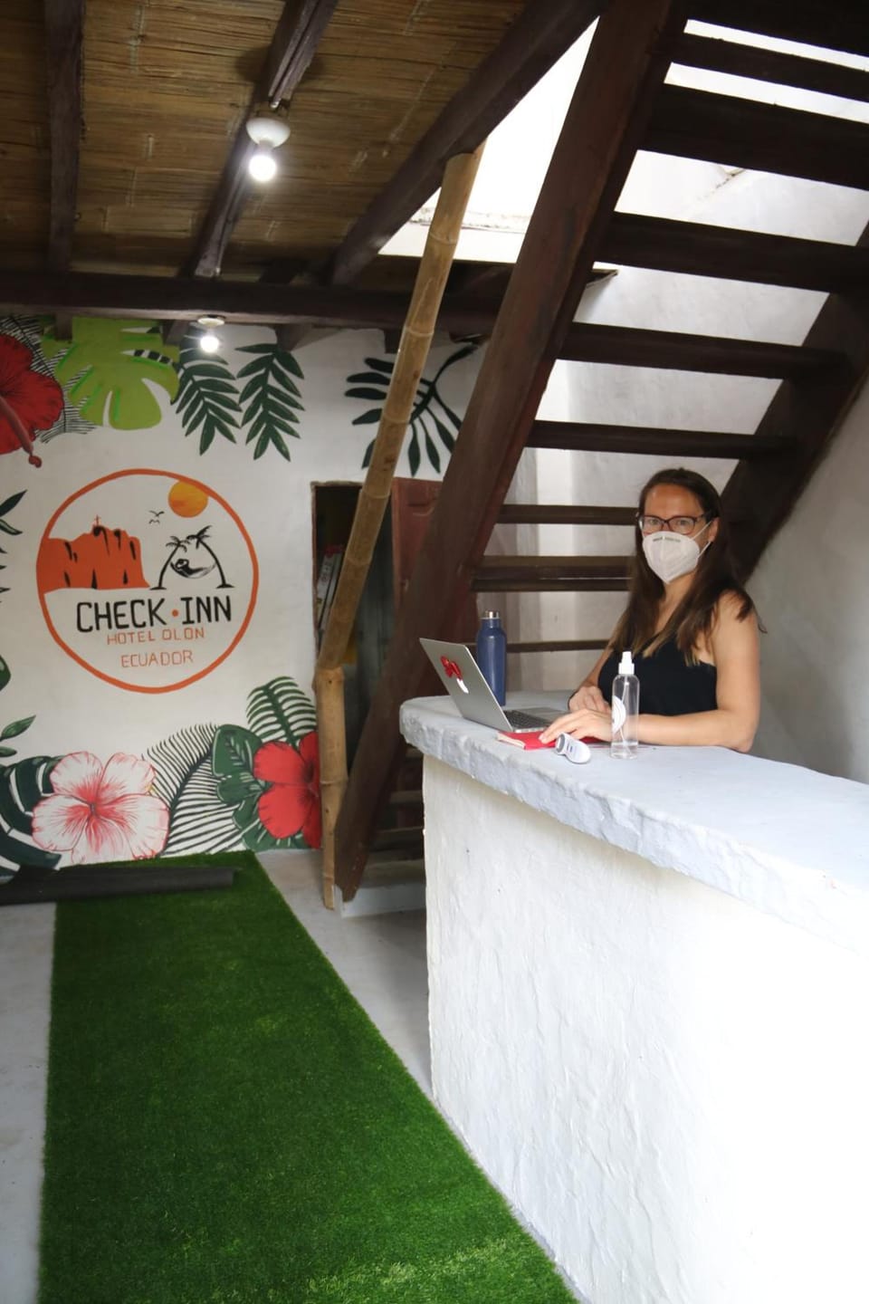 CHECK INN Hotel in Santa Elena Province
