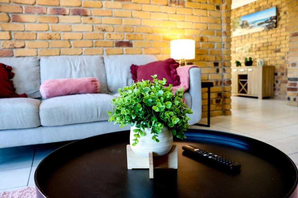 Kennedy Drive Boutique Motel & Nursery- Close To City Centre & Airport - 24 Hour Self Check-In Motel in Tweed Heads