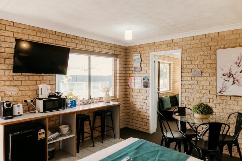 Kennedy Drive Boutique Motel & Nursery- Close To City Centre & Airport - 24 Hour Self Check-In Motel in Tweed Heads