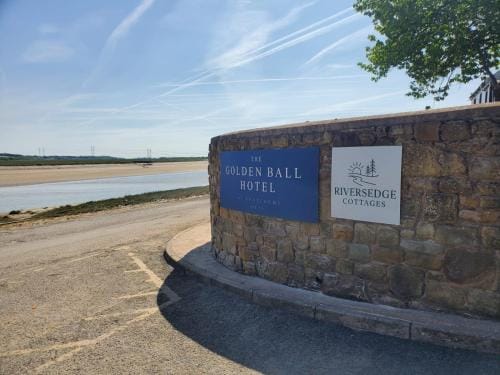 The Golden Ball Cottages Hotel in England