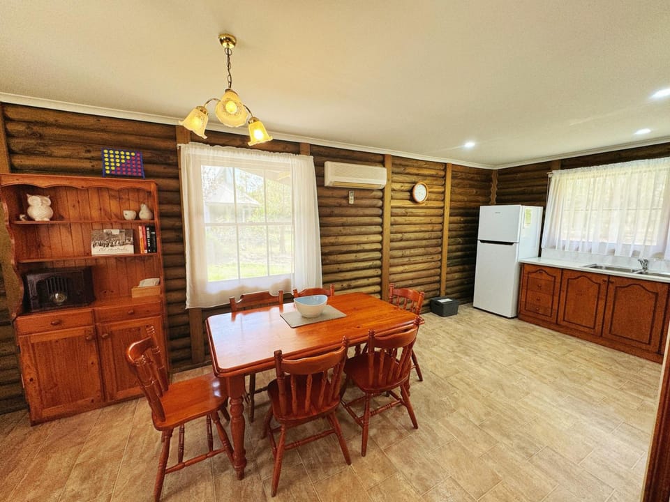 Halls Gap Log Cabins Resort in Halls Gap
