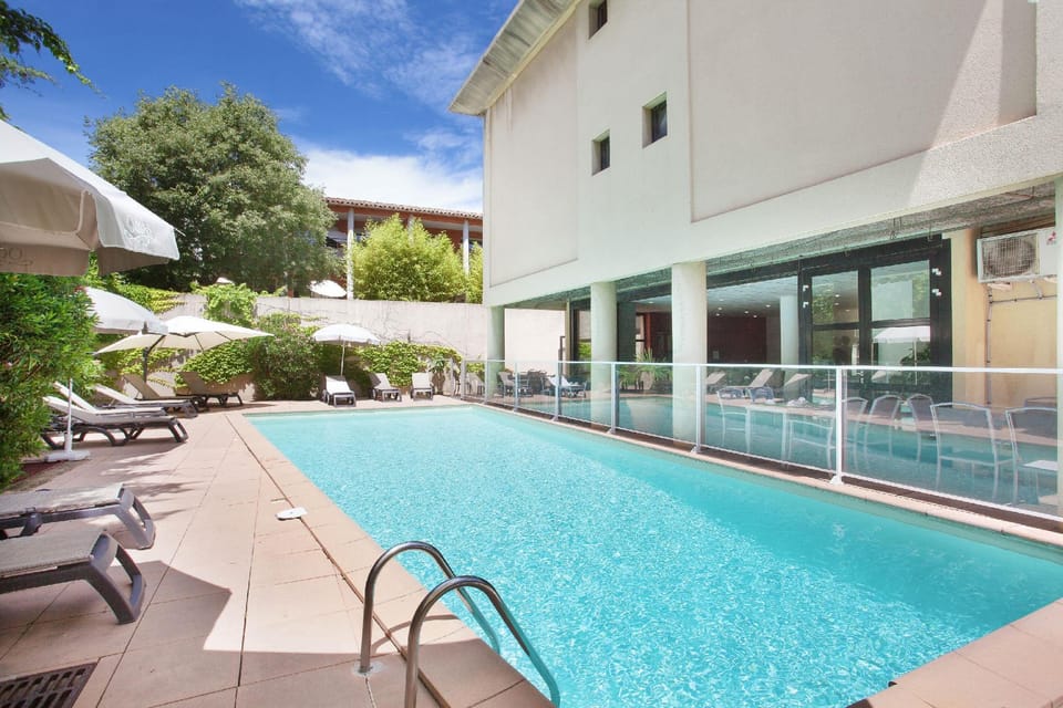 Swimming pool