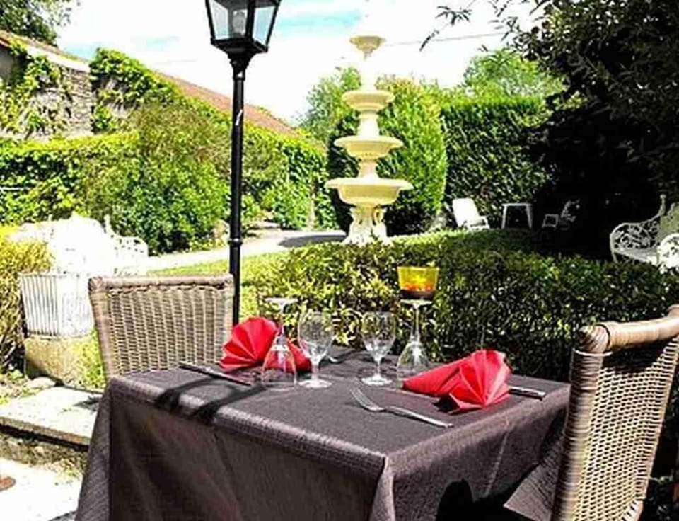 Logis Hotel Restaurant Les Capucins Hotel in Bourgogne-Franche-Comté