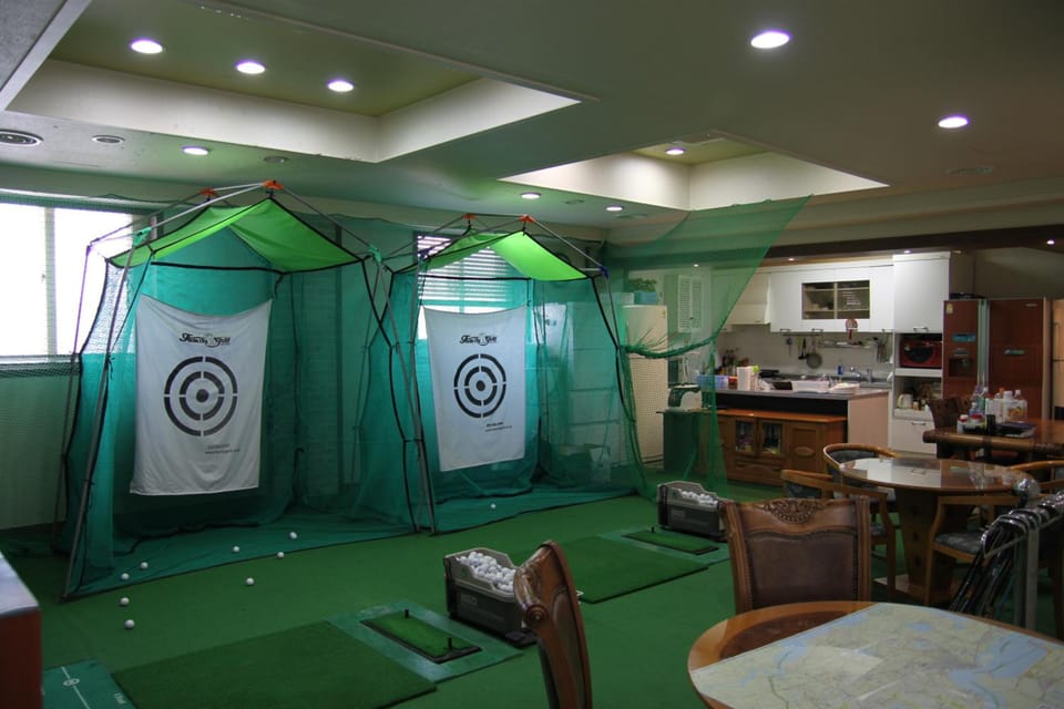 Mini golf course
