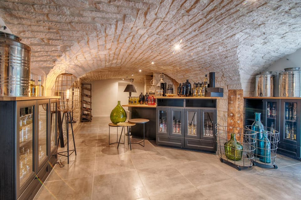Bar/lounge