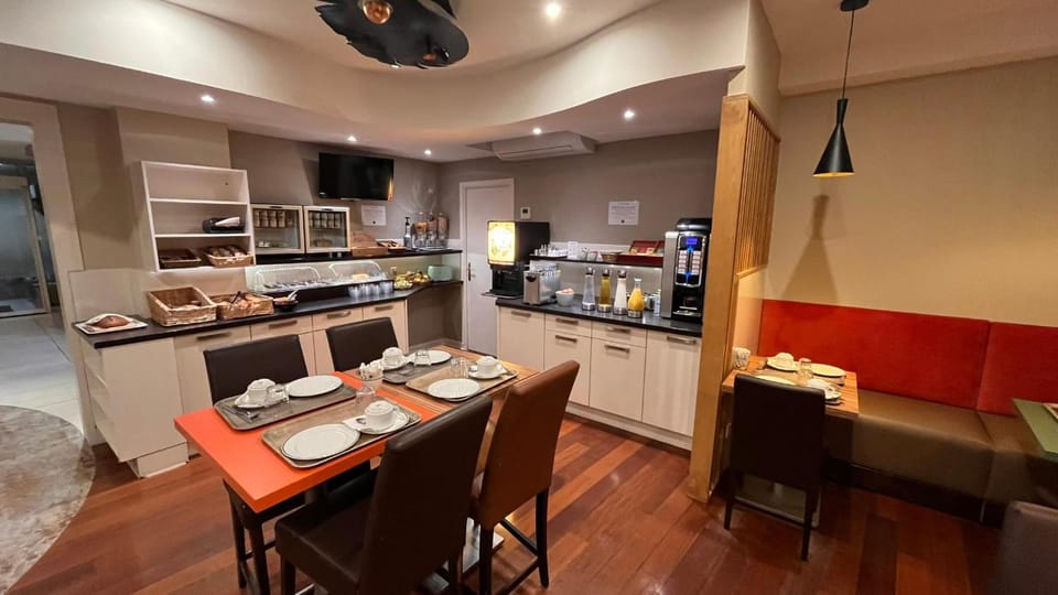 Logis - Le Christina Hotel in Bourges