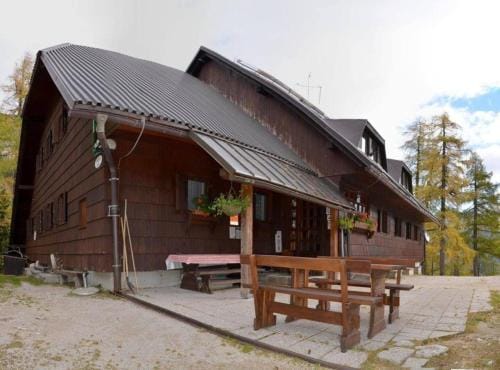 Erjavceva mountain hut at Vrsic pass Hotel in Friuli-Venezia Giulia