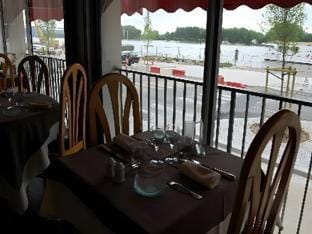 Logis Hotel & Restaurant - Le Normandie Hotel in Normandy