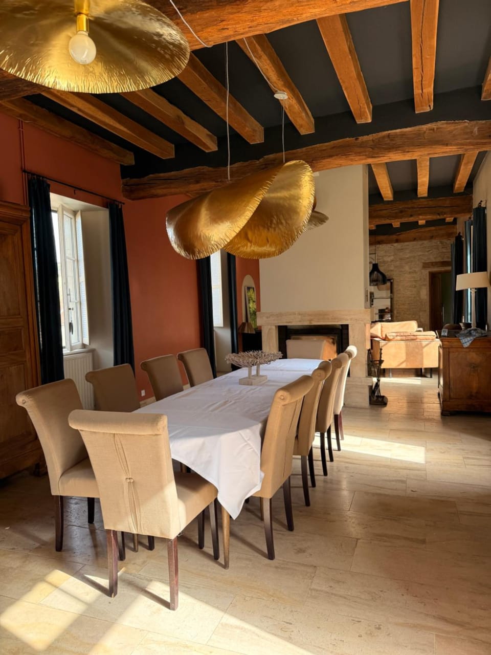 Logis Hostellerie des Clos et restaurant Bistrot des grands crus et Maison de la tour Chablis Hotel in Chablis