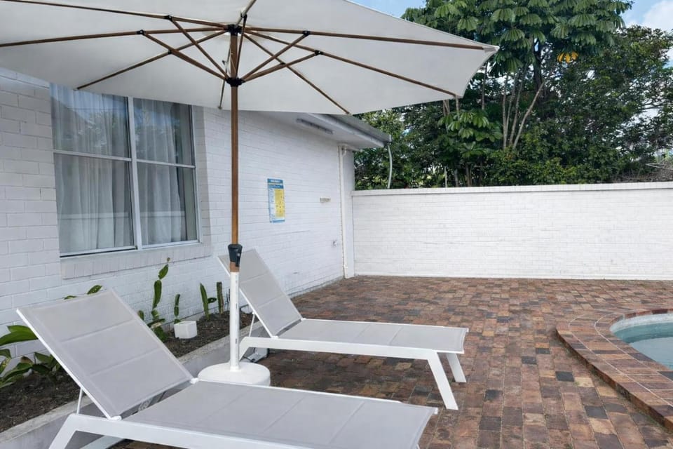 Cooks Endeavour Motor Inn Motel in Tweed Heads