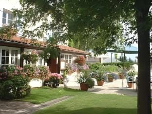 Logis Hotel Restaurant La Grange Du Relais Hotel in Bourgogne-Franche-Comté