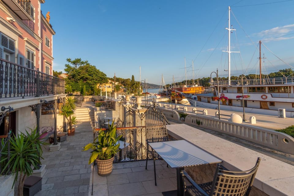 Heritage Villa Apolon Hotel in Stari Grad
