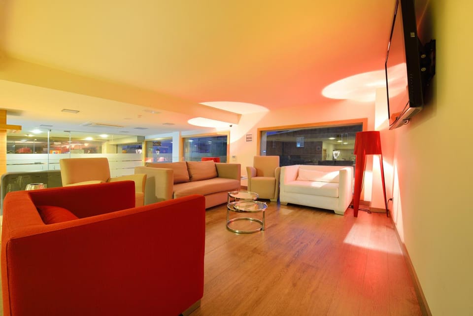 Shared lounge/TV area