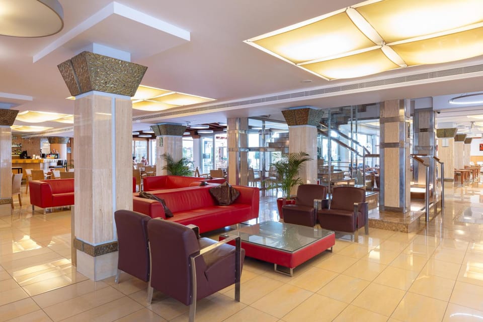 Invisa Hotel La Cala Hotel in Santa Eularia des Riu