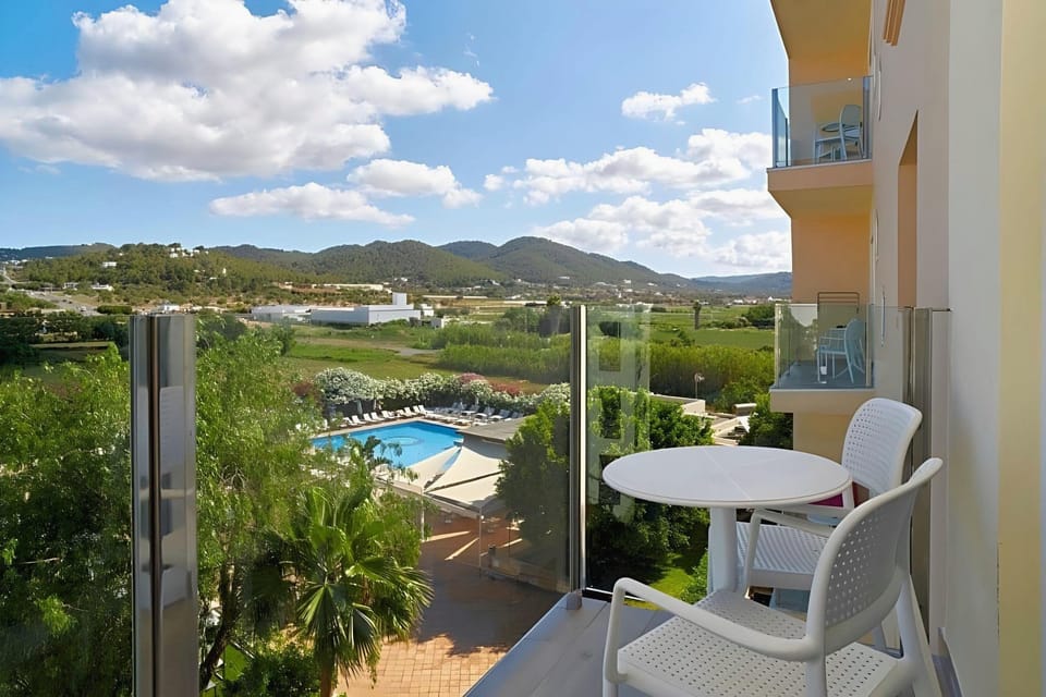 Invisa Hotel Es Pla - Adults Only Hotel in Sant Antoni Portmany