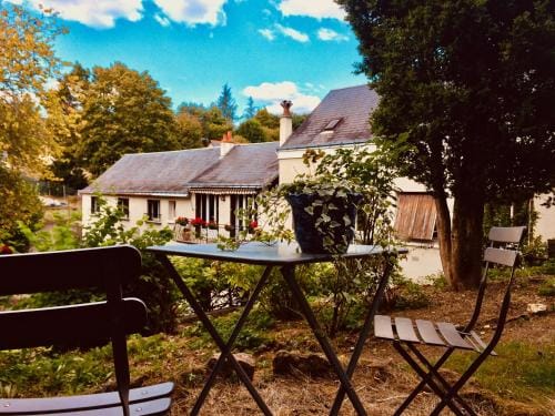 Le Clos Rabelais Hotel in Centre-Val de Loire