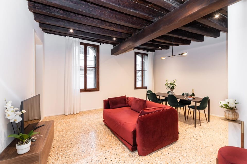 Palazzo Miracoli Apartments Hotel in Venice