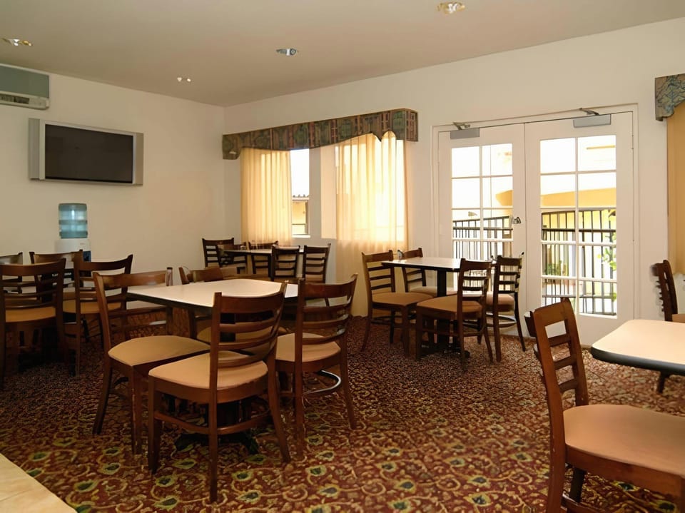 Lamplighter Inn & Suites Hotel in San Luis Obispo