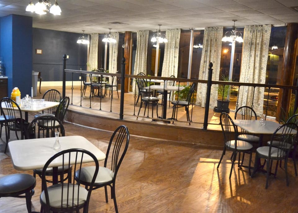 Cascades Inn Motel in Bloomington