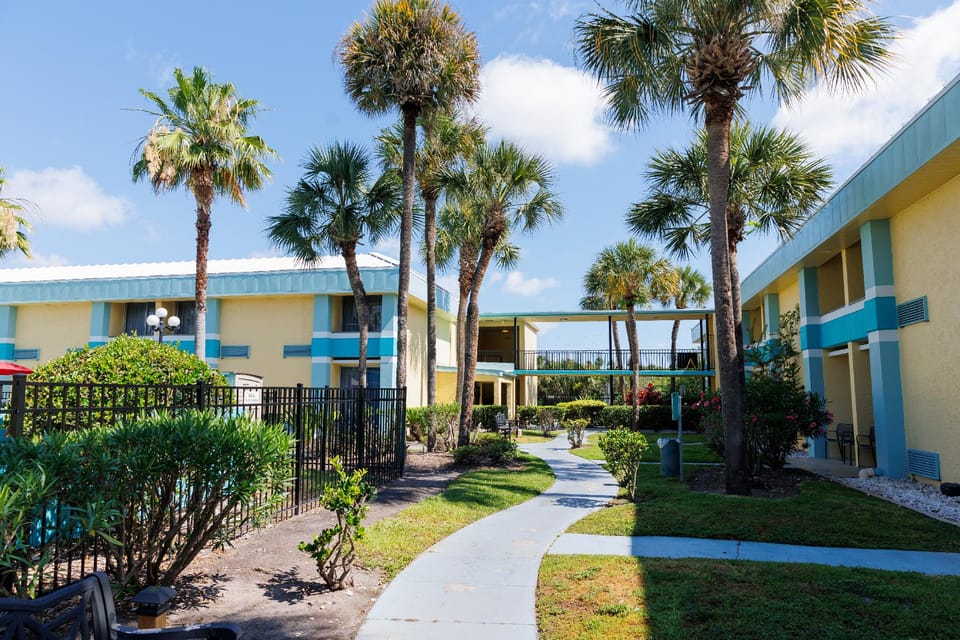 Garnet Inn & Suites Hotel in Orlando