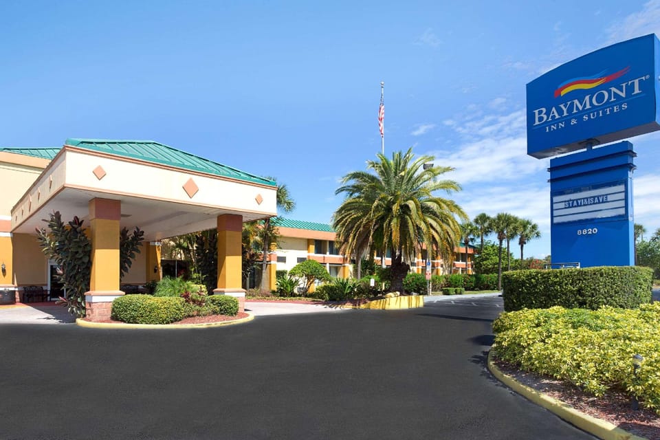 Garnet Inn & Suites Hotel in Orlando