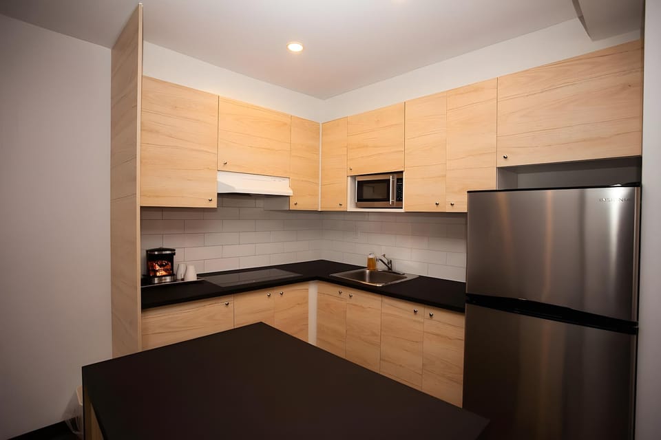 Newstar Montreal Hotel in Laval