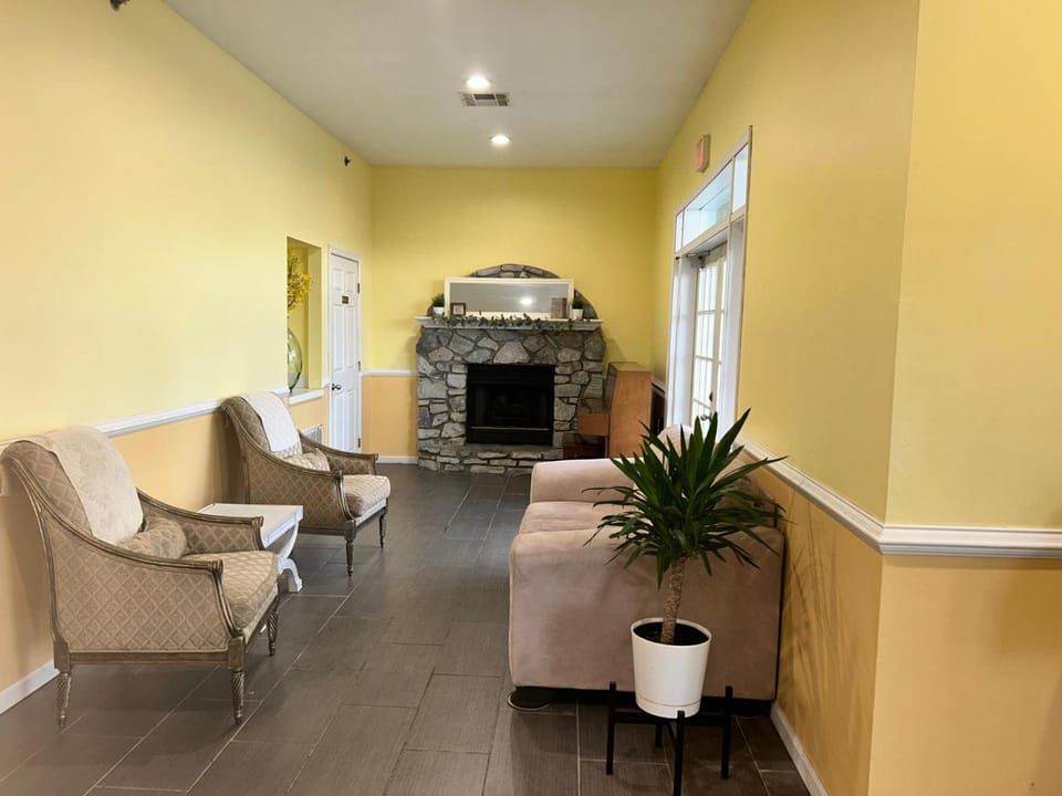 Seven Gables Inn Hotel in Branson