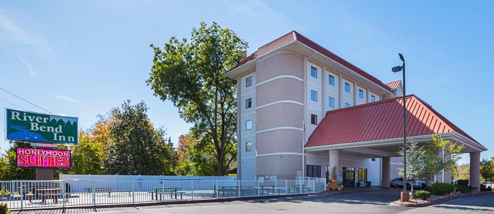 River Bend Inn - Pigeon Forge Hotel in Pigeon Forge