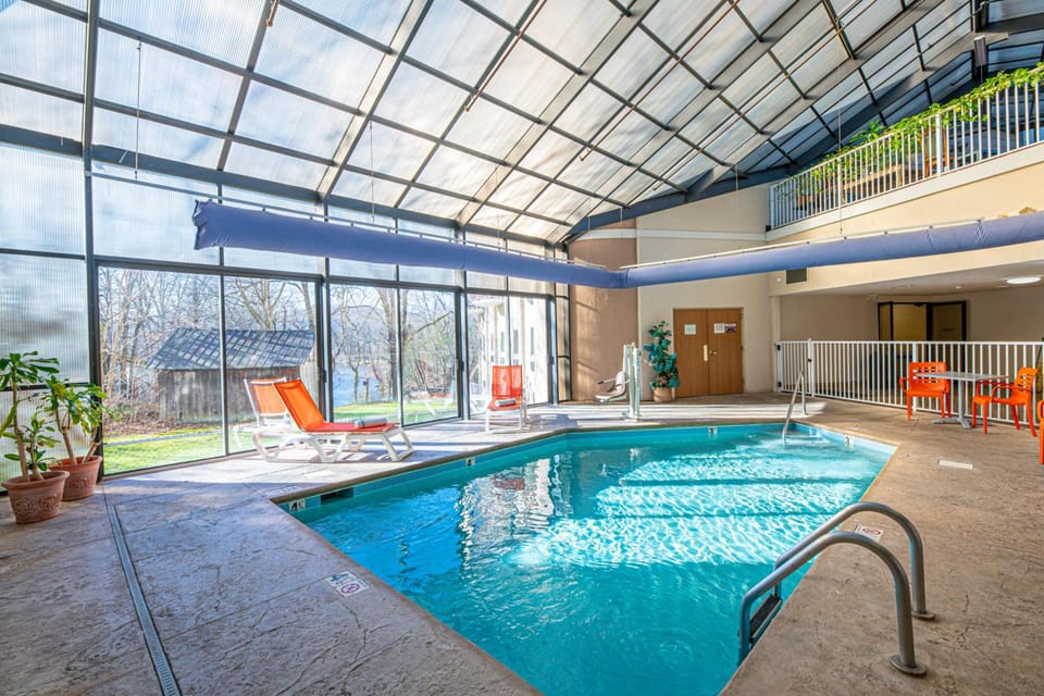 River Bend Inn - Pigeon Forge Hotel in Pigeon Forge