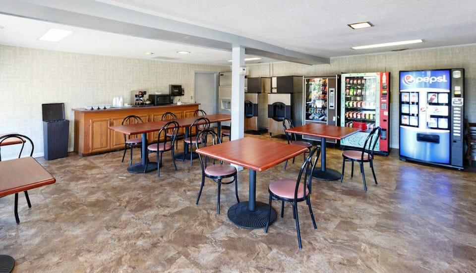 Red Carpet Inn Louisville Hotel in Jeffersontown