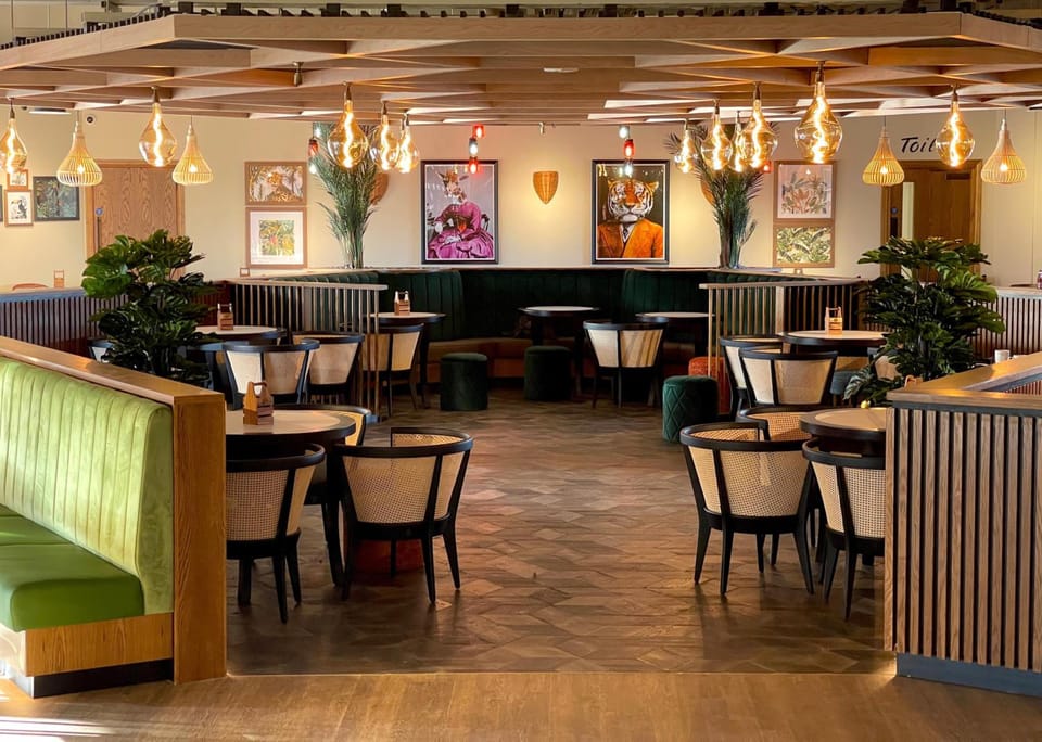 Hex Wildlife Hotel at Yorkshire Wildlife Park Hotel in Bassetlaw District