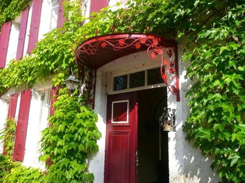 Chambres d'hotes et Roulotte Au Bonheur Du Parc Hotel in Bourgogne-Franche-Comté