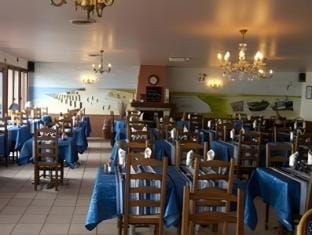 Aux Trois Jean Hotel in Le Crotoy